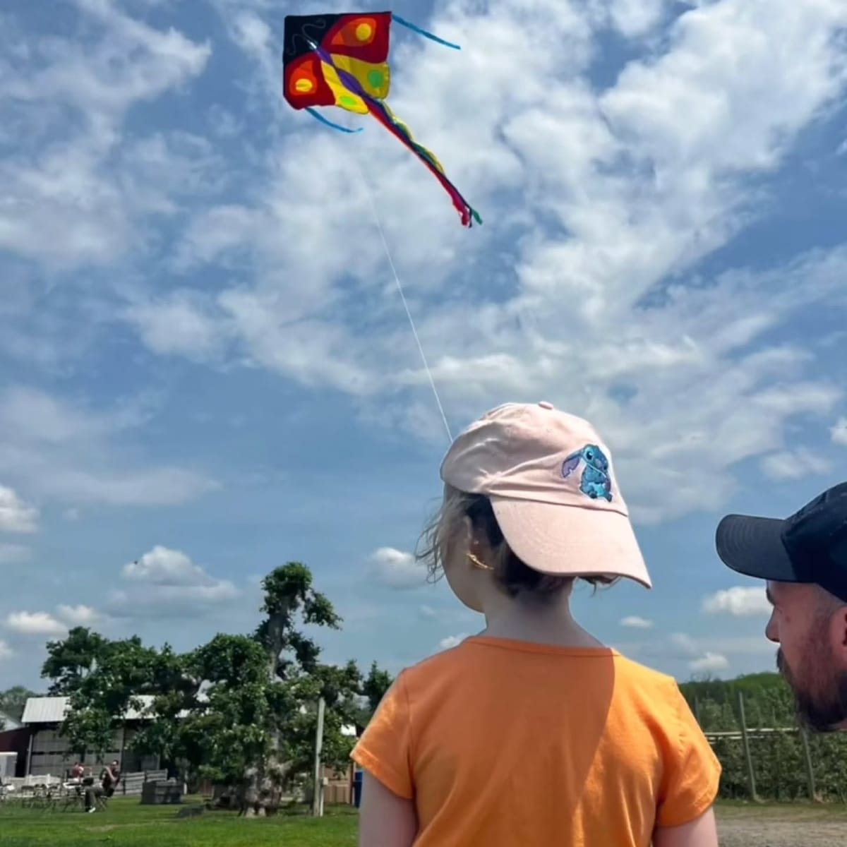 🪁🌞 Bright & breezy Sunday! Perfect for a high flying Kite Day Festival from 10-5! 🪁 Grab the crew & your fav kite, or make one with us! Also lots to purchase. 🪁 Bubble shows, weaving demos, sheep shearing, kids games, live music, food pavilion, winery, plant shopping and more! 🔗 Link in bio for more info & tix #kiteflying #kitefestival #springthings #cheersnjwine #familyfarm
